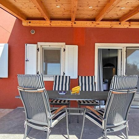 Casa Lutoma Villa Kmeti Екстериор снимка