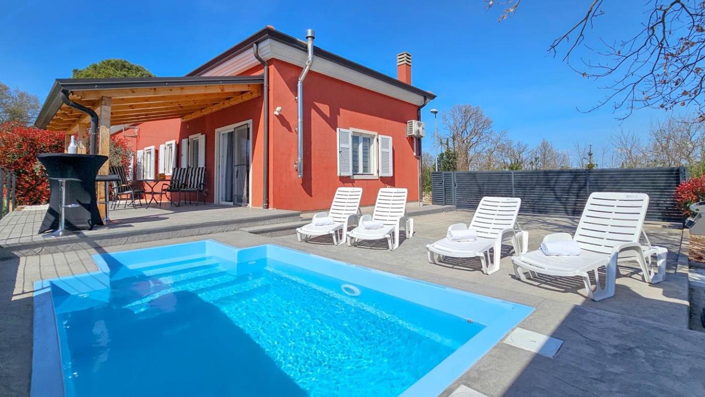 Casa Lutoma Villa Kmeti Екстериор снимка