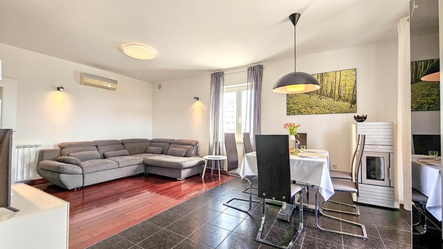 Casa Lutoma Villa Kmeti Екстериор снимка