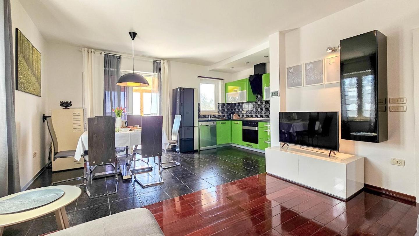 Casa Lutoma Villa Kmeti Екстериор снимка