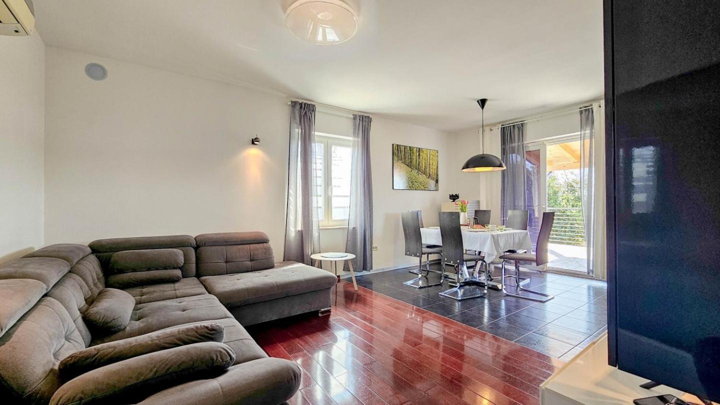 Casa Lutoma Villa Kmeti Екстериор снимка