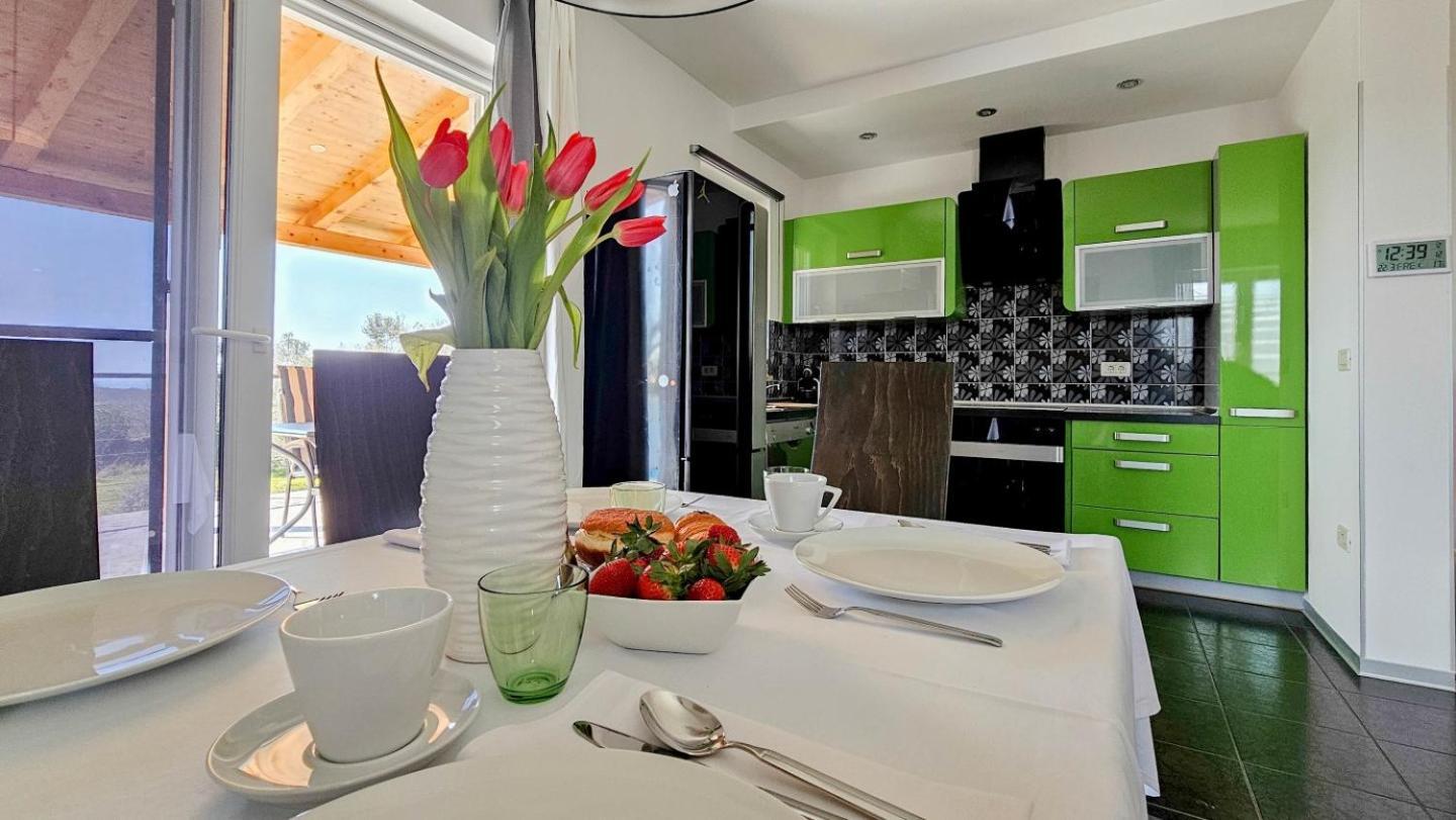 Casa Lutoma Villa Kmeti Екстериор снимка