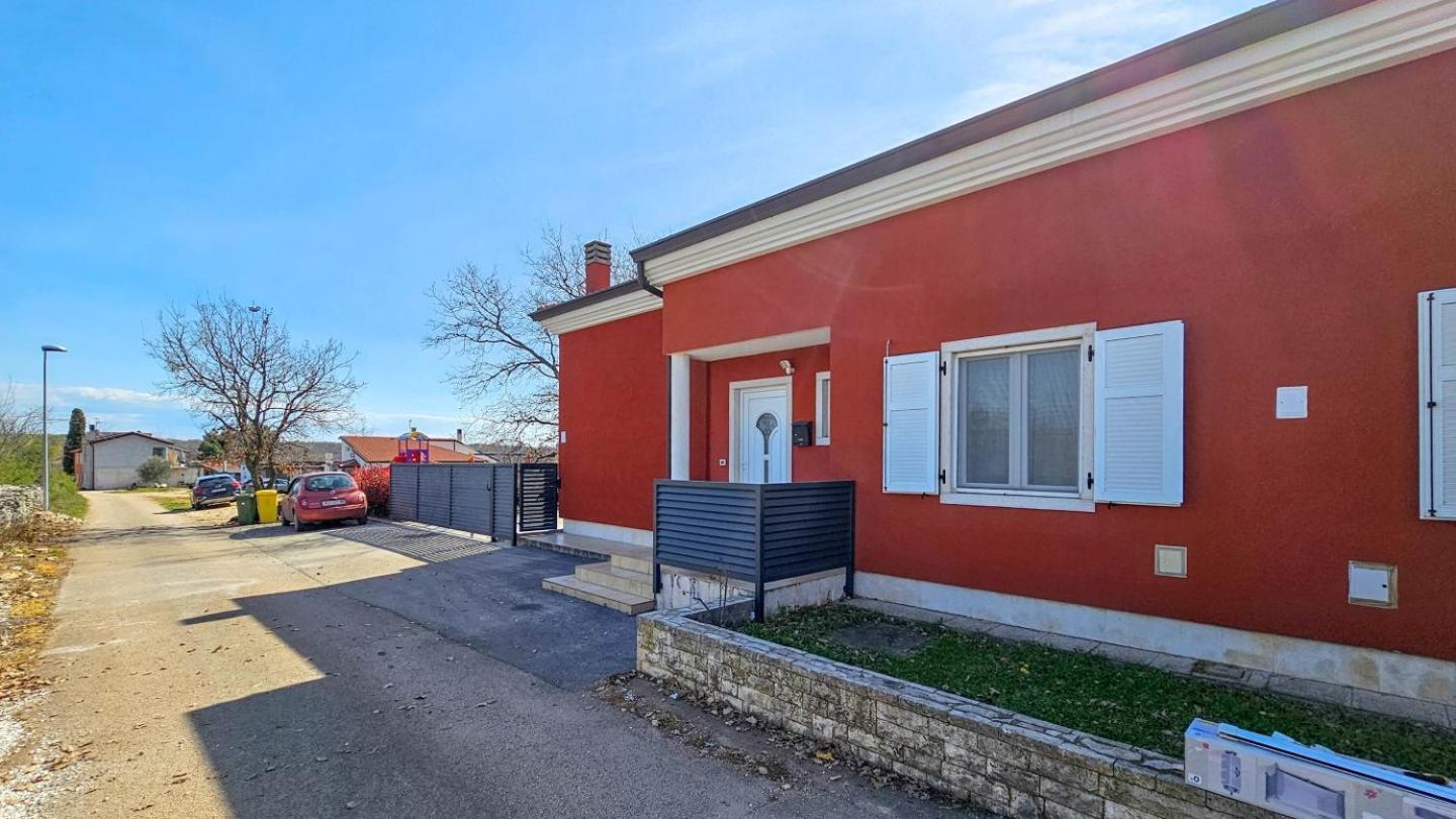Casa Lutoma Villa Kmeti Екстериор снимка