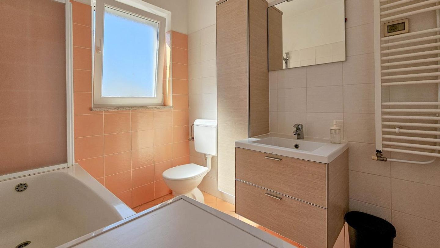 Casa Lutoma Villa Kmeti Екстериор снимка
