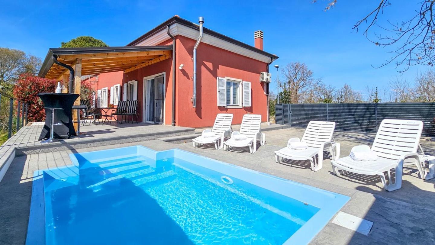 Casa Lutoma Villa Kmeti Екстериор снимка