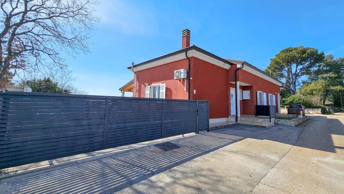 Casa Lutoma Villa Kmeti Екстериор снимка
