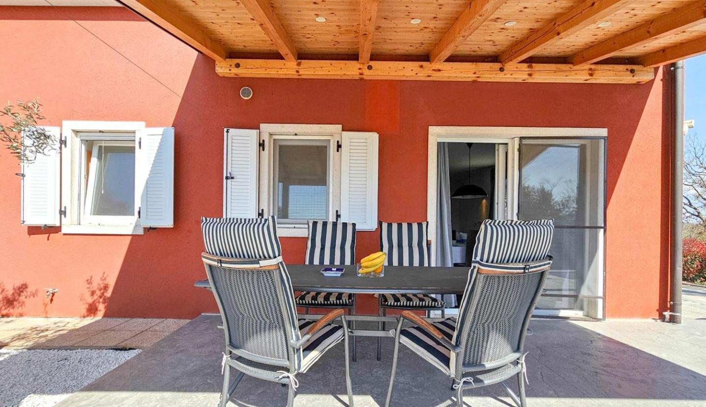 Casa Lutoma Villa Kmeti Екстериор снимка
