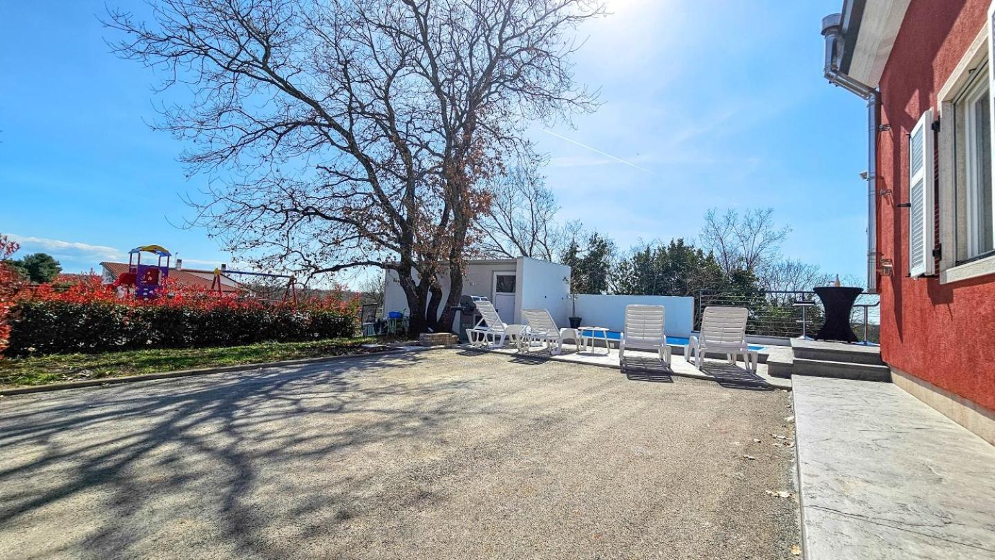 Casa Lutoma Villa Kmeti Екстериор снимка